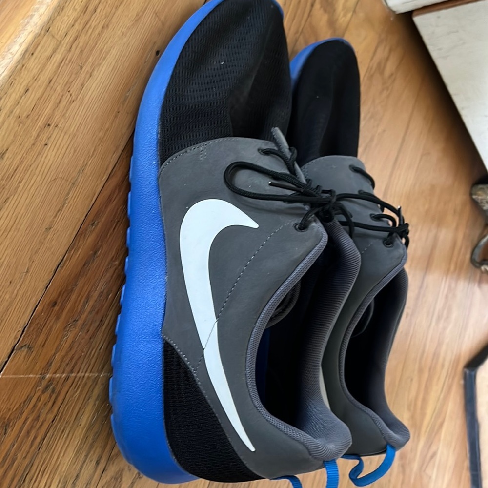 EUC Mens Nike sneaker